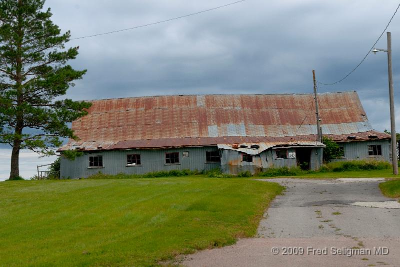 20090829_124247 D3.jpg - Lake St Jean Region has many farms with old barns